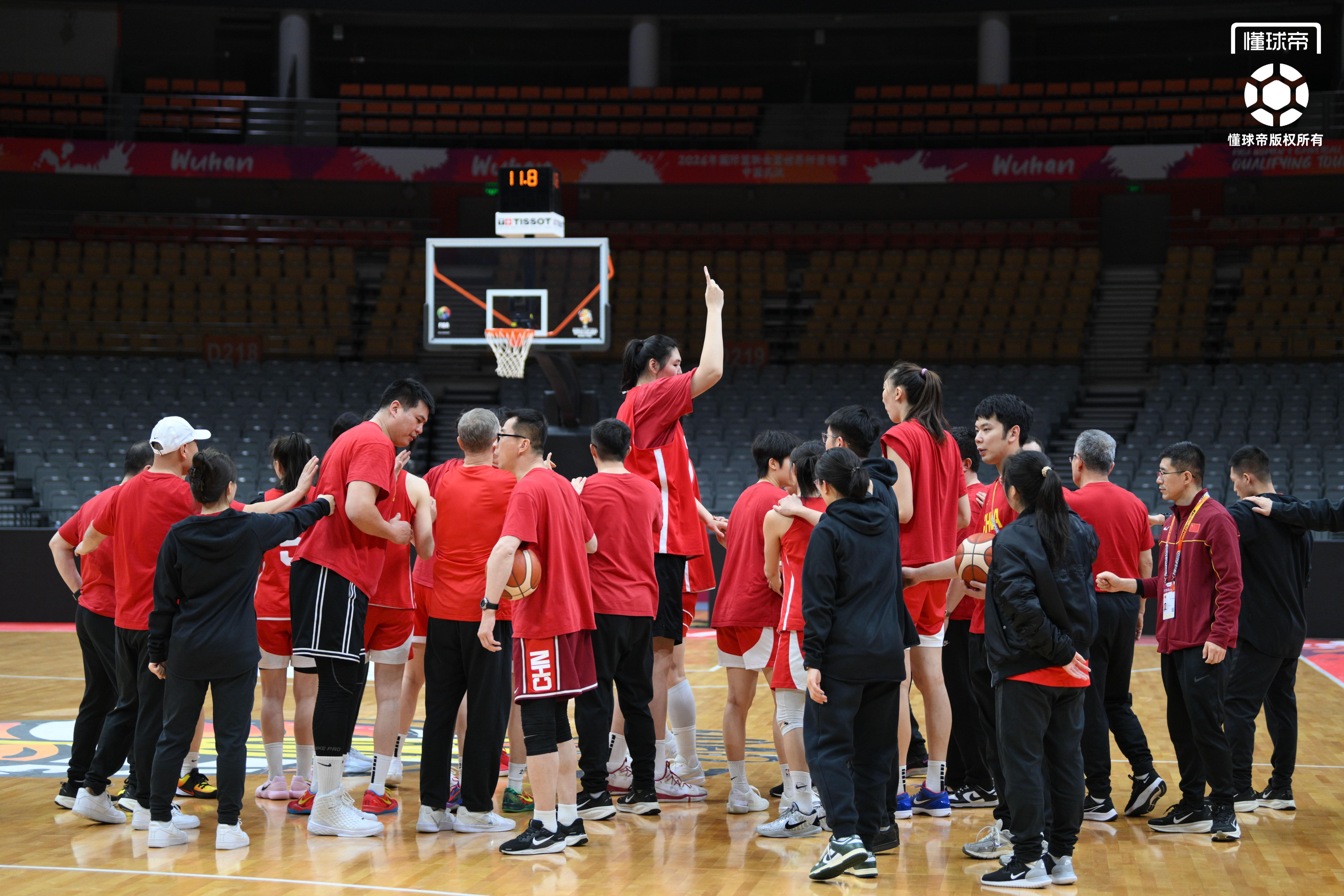 江南体育官网-中国女篮世预赛最后一练，王治郅到场观看&amp;amp;全队精神饱满