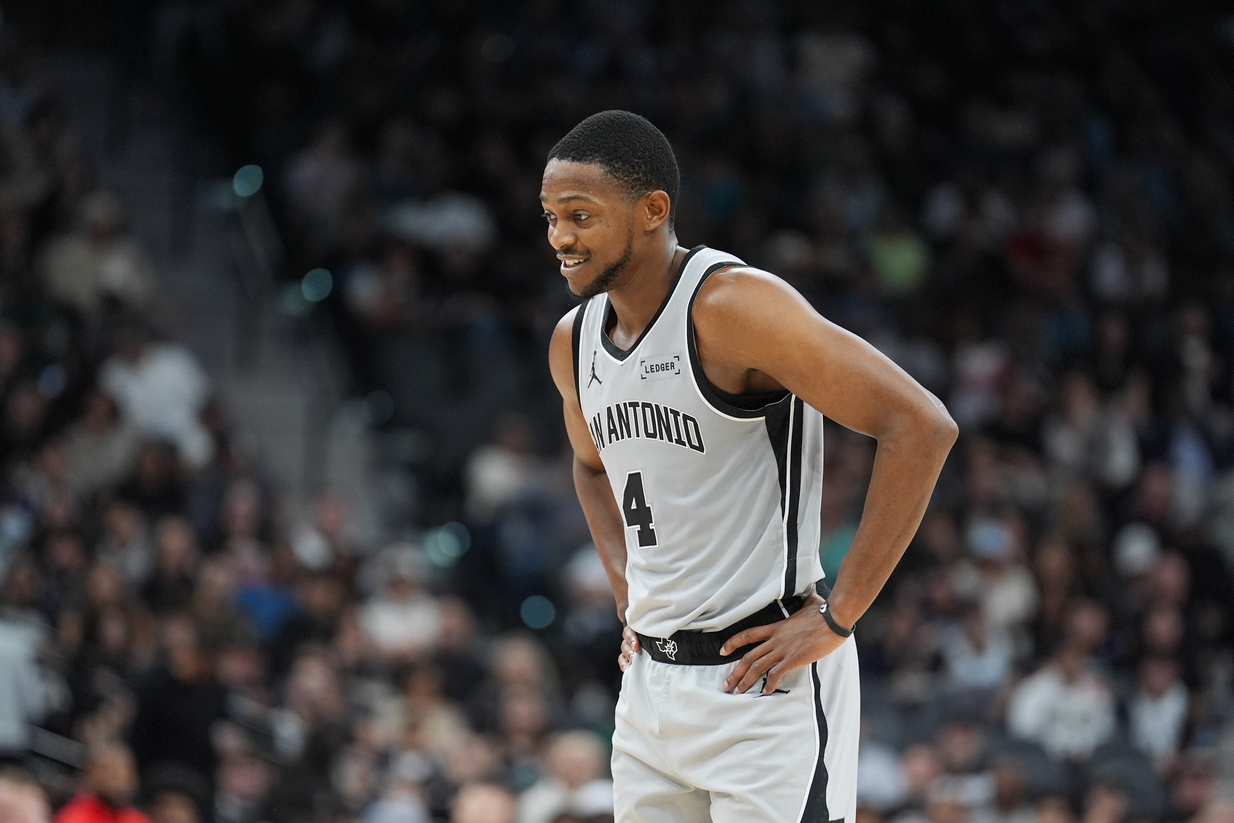 江南体育APP-找找状态！福克斯21投8中得24分6板5助1帽 得分全队最高